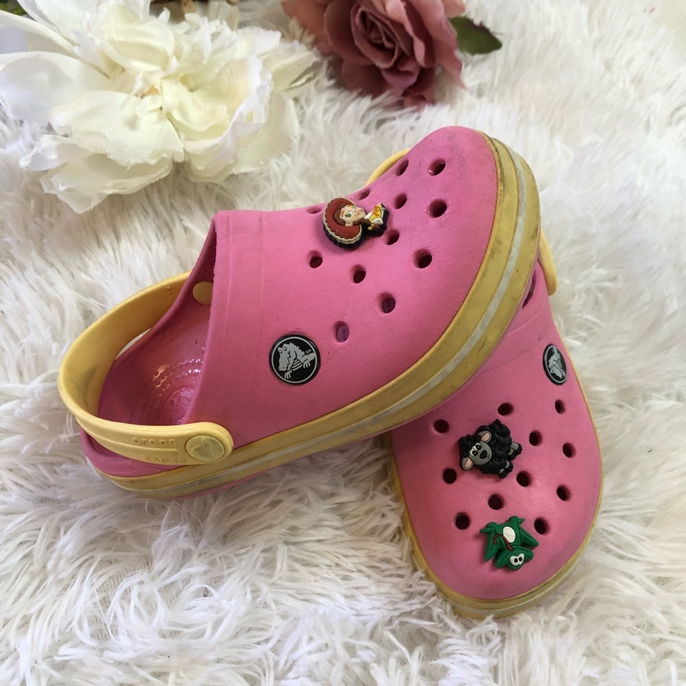 CROCS SHOES SIZE 10 PINC